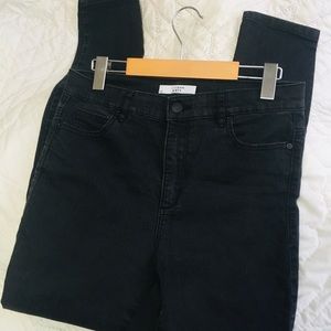 High rise, black pants